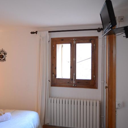 Hostal La Cuineta De Cal Triuet Gosol Exterior photo