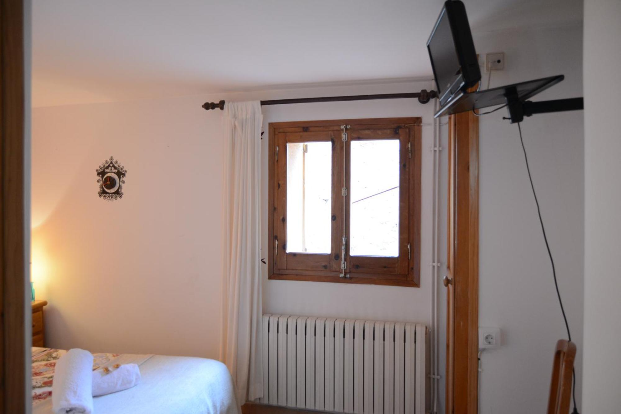 Hostal La Cuineta De Cal Triuet Gosol Exterior photo