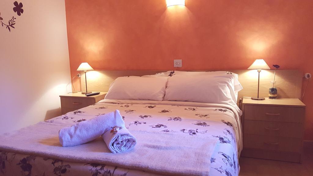 Hostal La Cuineta De Cal Triuet Gosol Exterior photo
