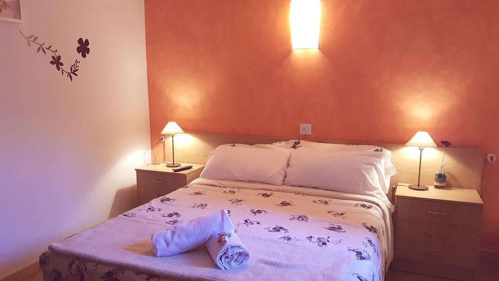 Hostal La Cuineta De Cal Triuet Gosol Exterior photo