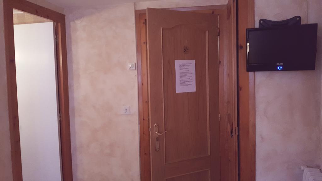 Hostal La Cuineta De Cal Triuet Gosol Exterior photo